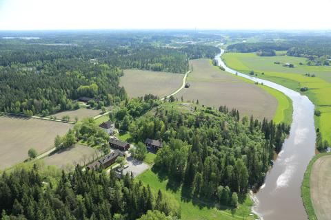 Aurajoki ilmasta kuvattuna Liedon Vanhalinnan kohdalla. Kuva: Liedon kunta